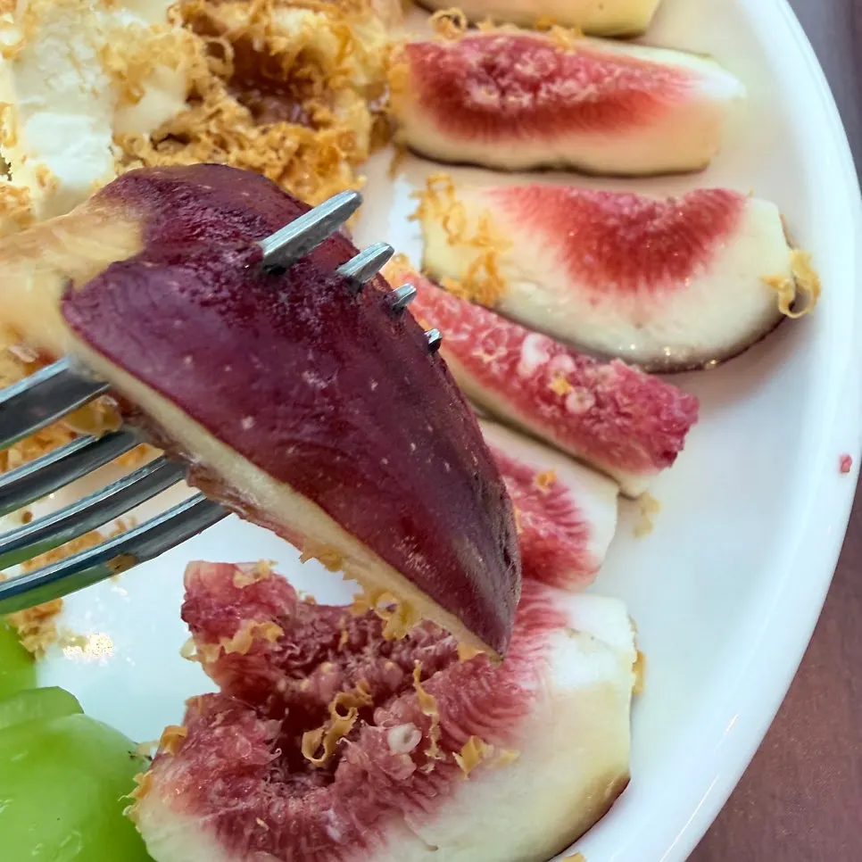 Croffle served with shine muscat grapes and fresh figs