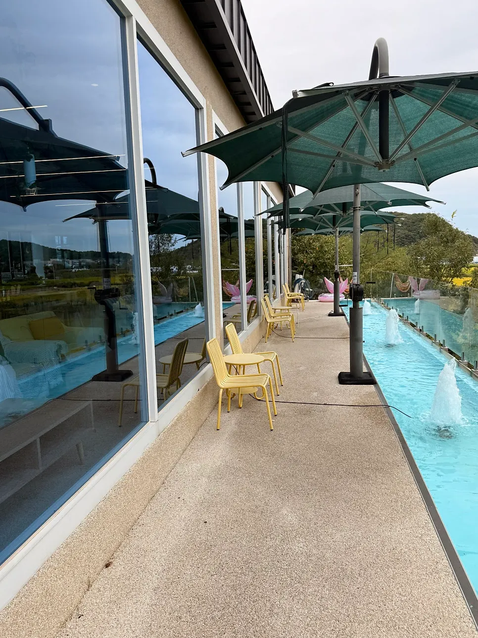 Outdoor terrace and small pool at Nillai Gimpo Branch