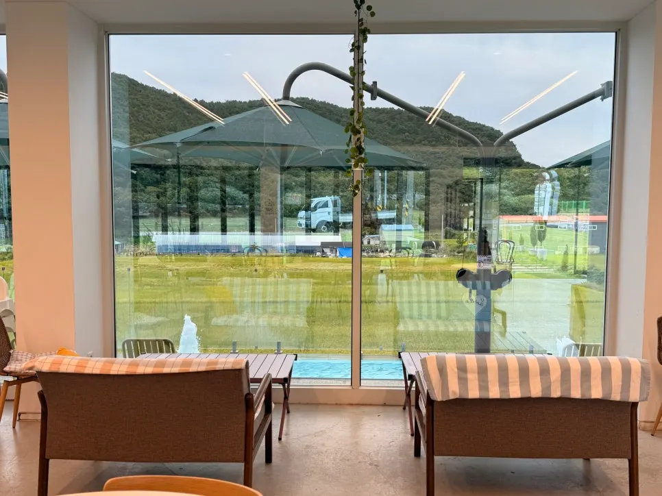 Outdoor scenery at Nillai Gimpo Branch surrounded by nature