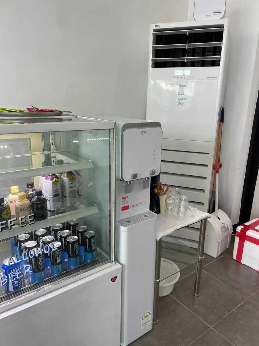 Interior of Noah Barbershop Jeju