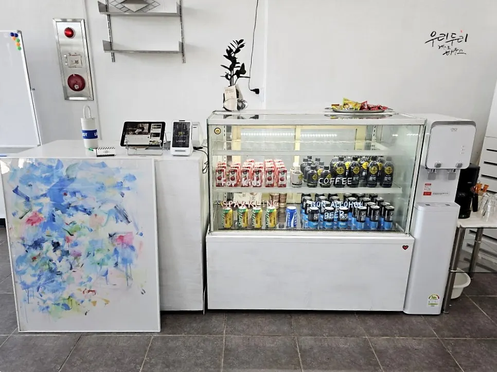 Counter and styling area at Noah Barbershop Jeju