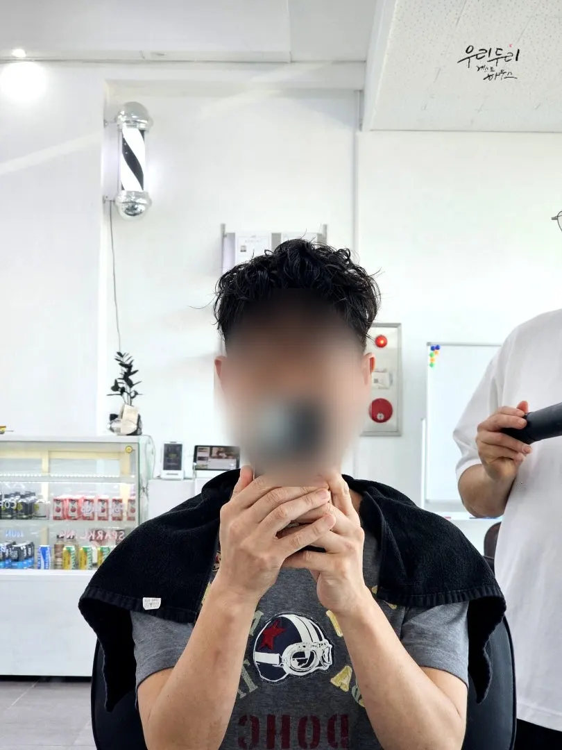 Finished men's hairstyle after the shadow perm