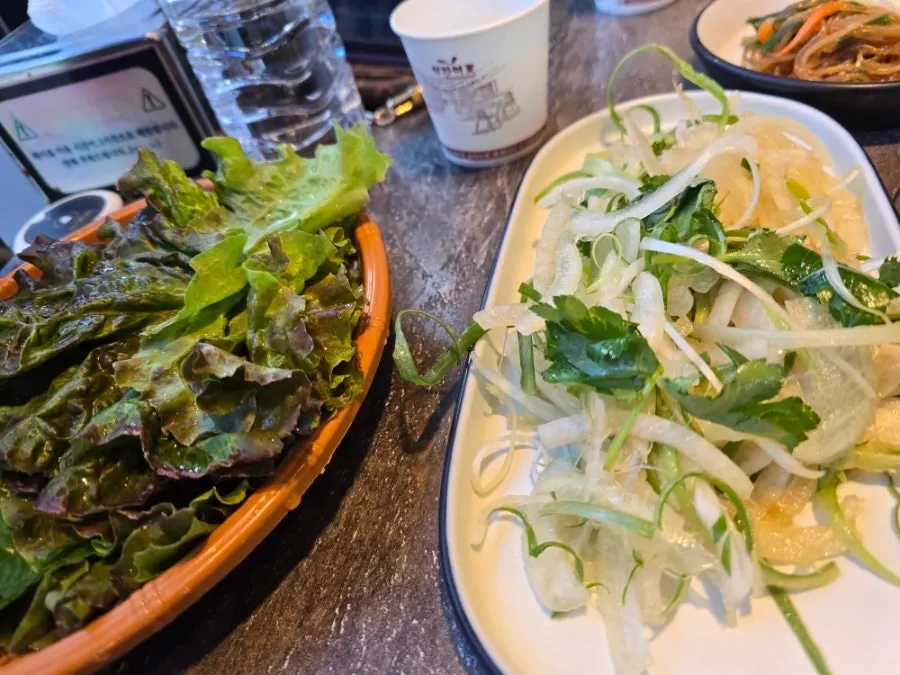 Yangnyeom galbi cooking on the grill plate