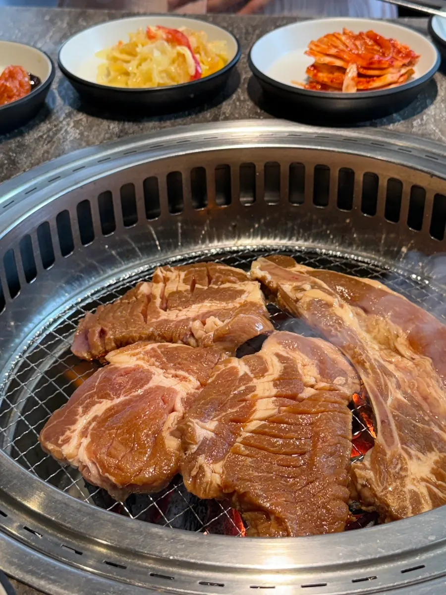 양념게장과 잡채 등 노천골 밑반찬 한 상