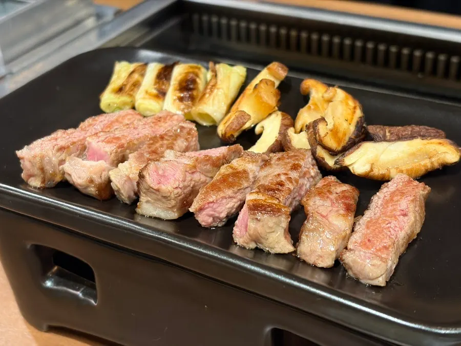 도톰하게 썰린 프렌치랙 살코기