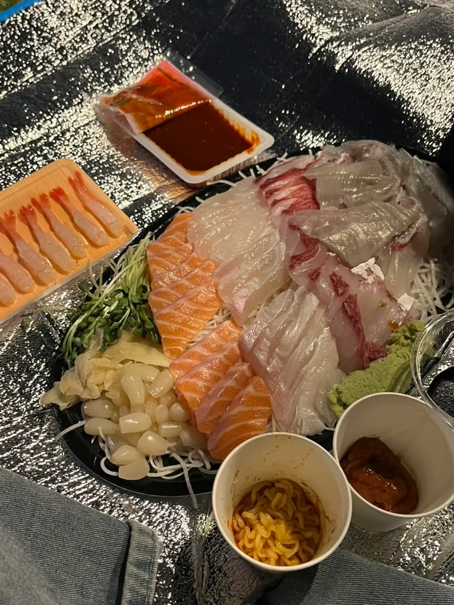 Sashimi picnic on the Han River with beer