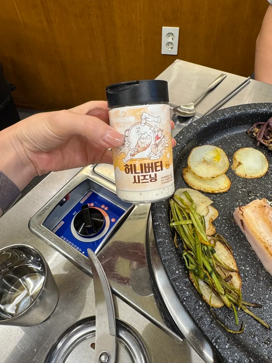 Kimchi and sliced potato grilling on the pan