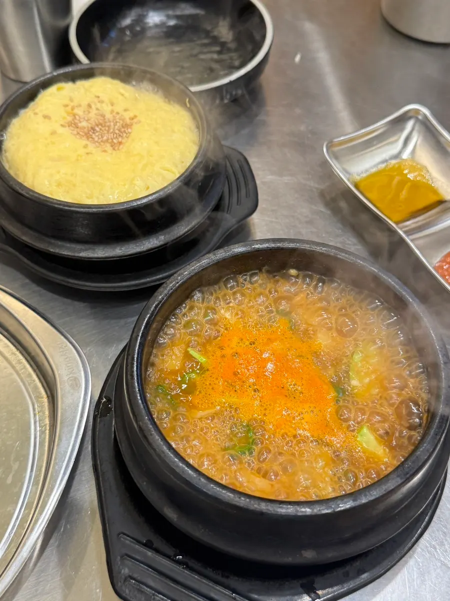Self-serve bar for side dishes