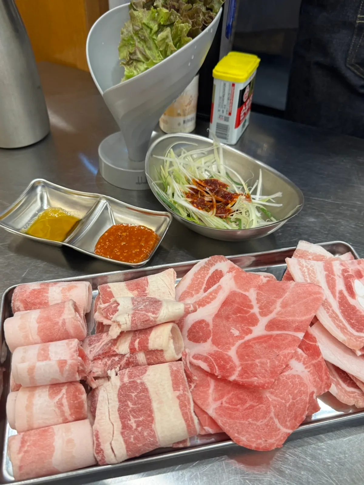 Tray of Set A meats arranged by cut