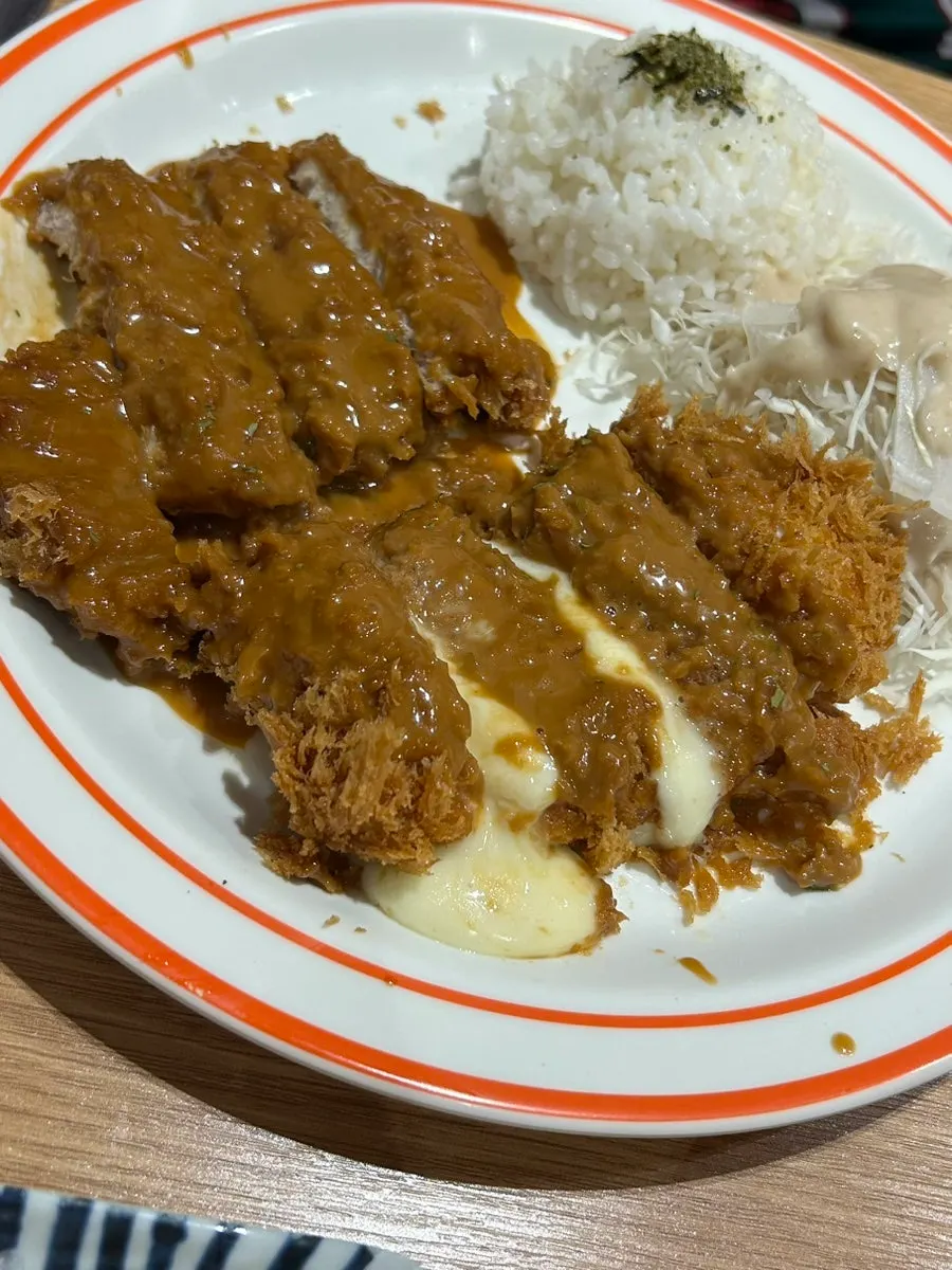 치즈가 흐르는 치즈돈까스