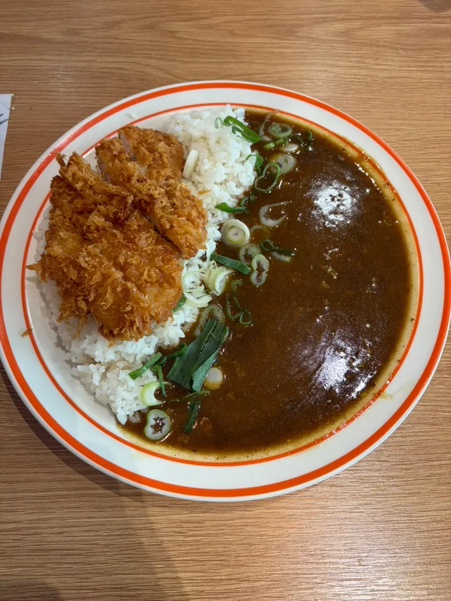 Crisp pork cutlet and rich curry
