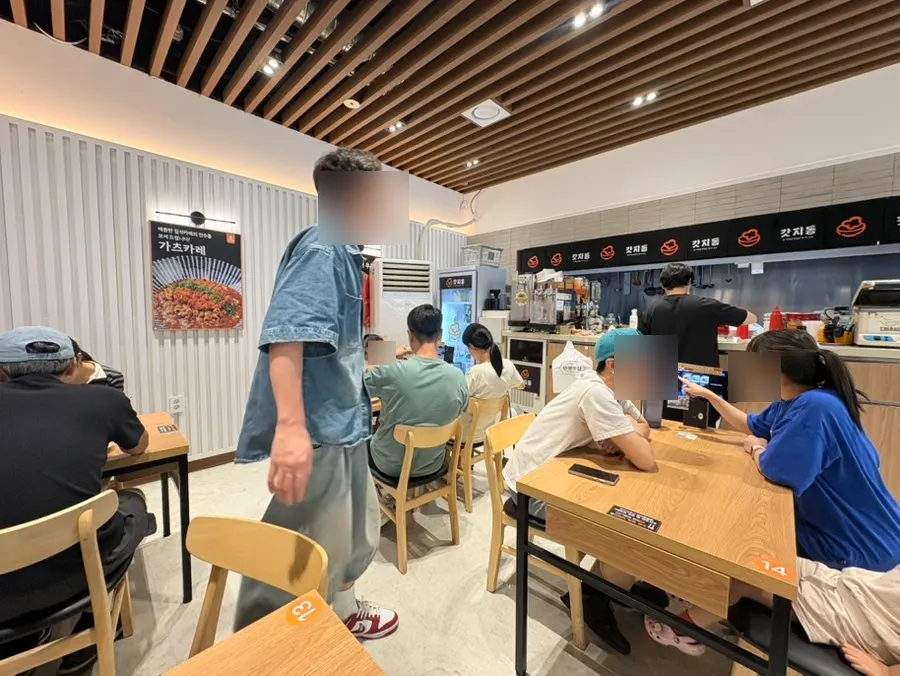 Information on children's tableware and high chairs