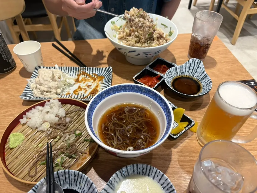 Dining space near Noeun Station