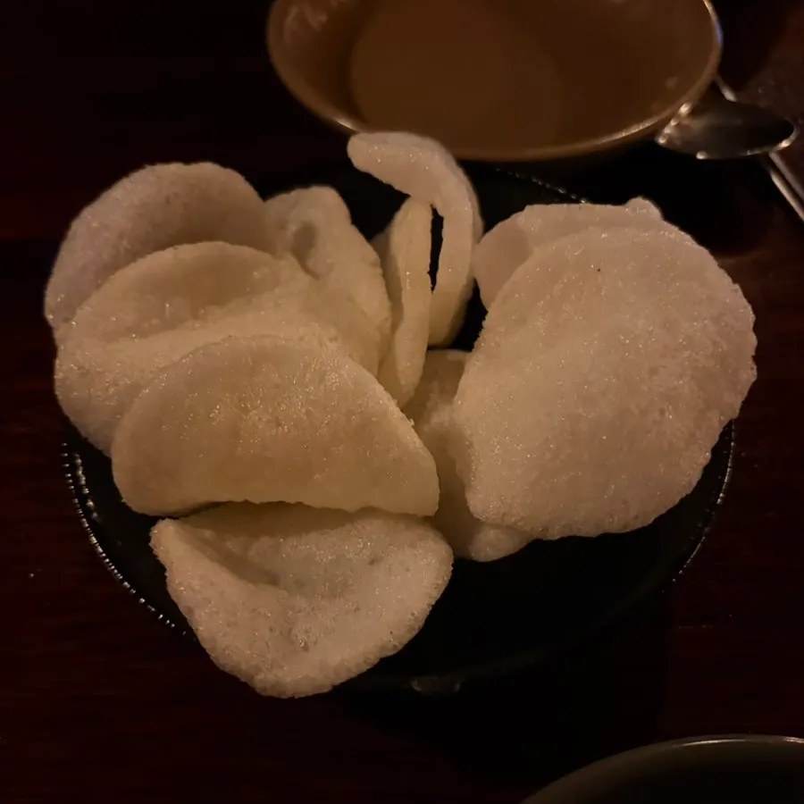 Complimentary shrimp chips served as a starter
