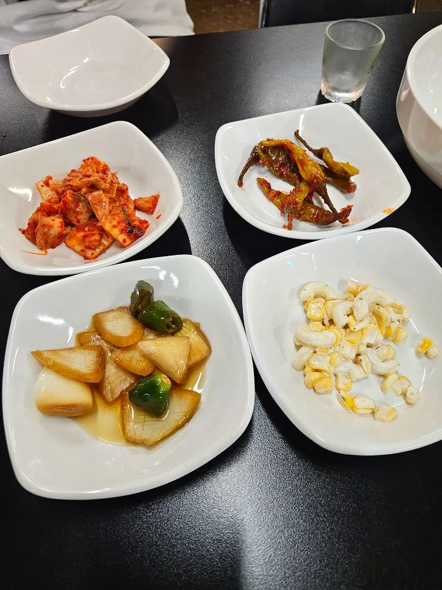김치와 마카로니콘샐러드 기본찬
