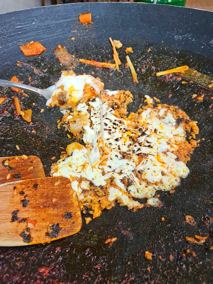 완성된 치즈볶음밥