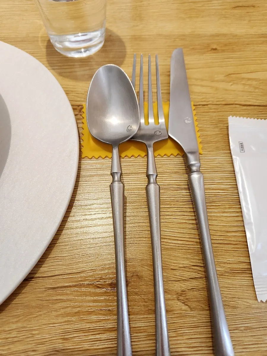 독특한 디자인의 노주 식기
