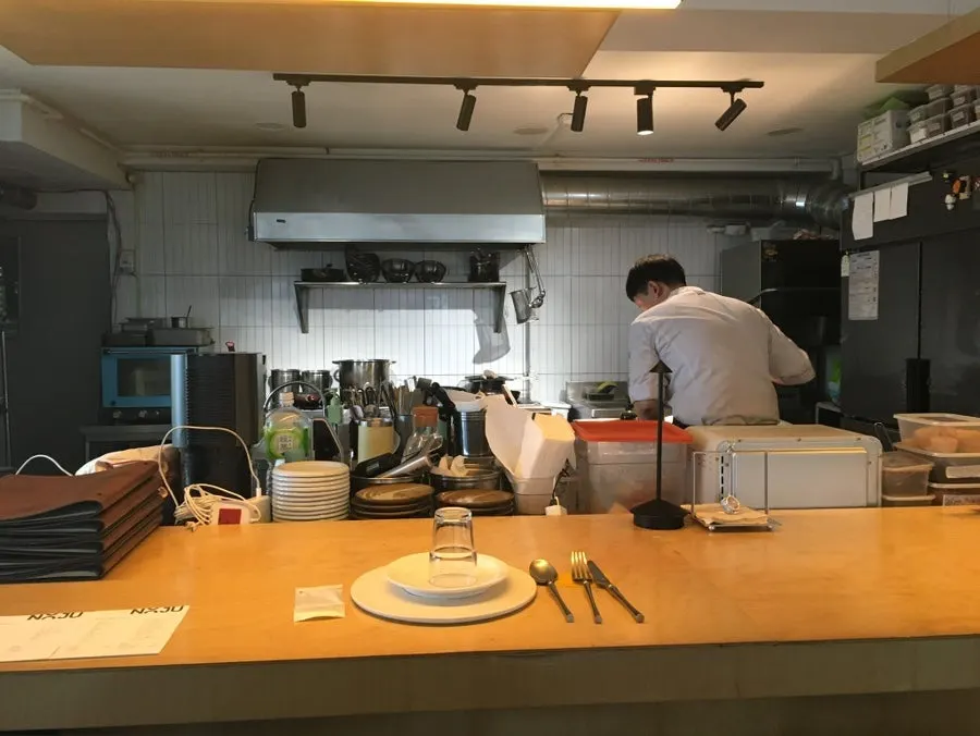 노주 오픈 키친 쪽 내부 전경