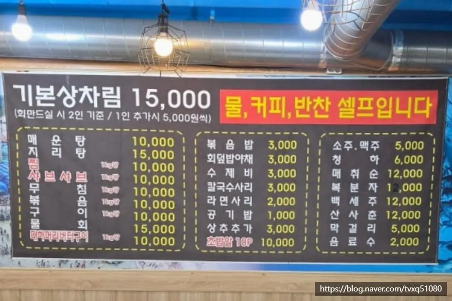 식사 전 차려진 상차림 밑반찬
