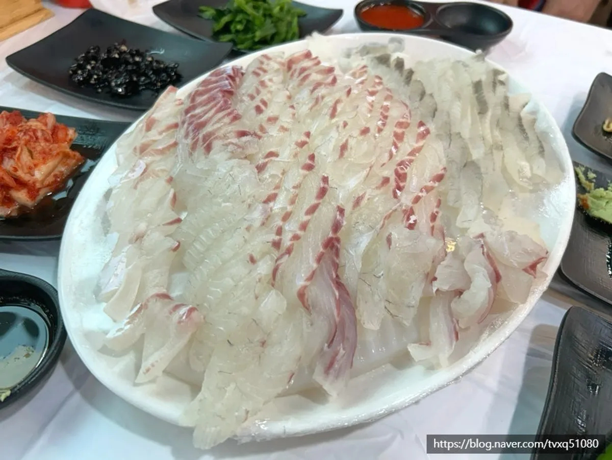 직접 고른 도미와 도다리 회 한 접시