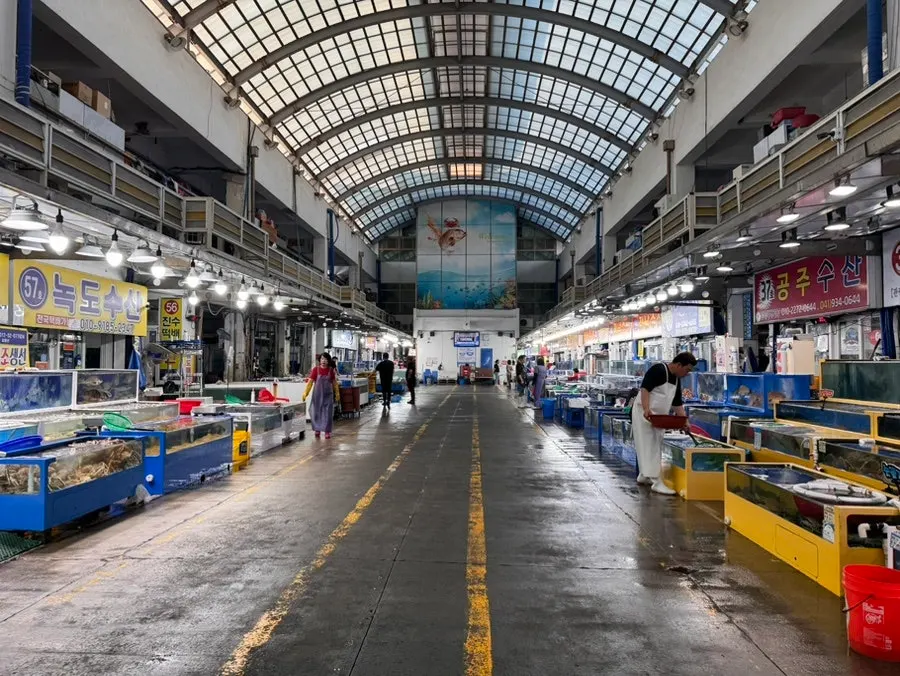 Entrance to Nokdo Susan across from the mud mart