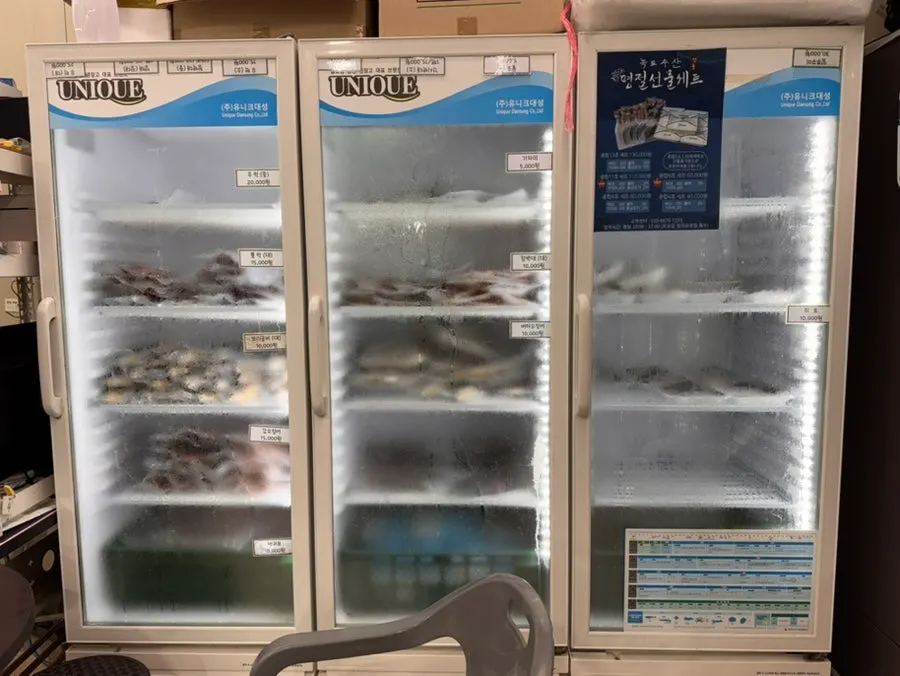 Display shelves inside Nokdo Susan