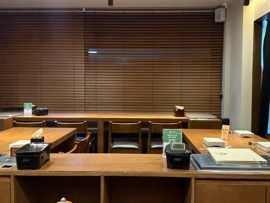 Wood-toned interior seating of Nokji Bundang Jeongja Branch