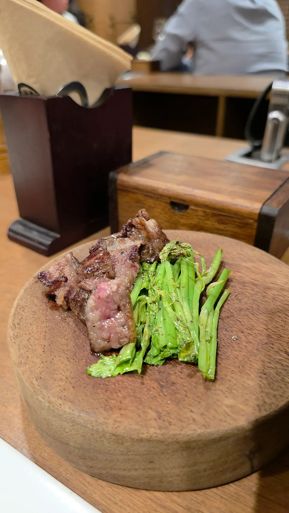 Vertical photo of the lamb table setting at Nokji Bundang Jeongja Branch