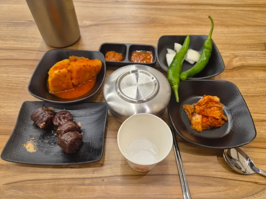 Pyeonyuk chapssal sundae set with the complimentary chapssal sundae