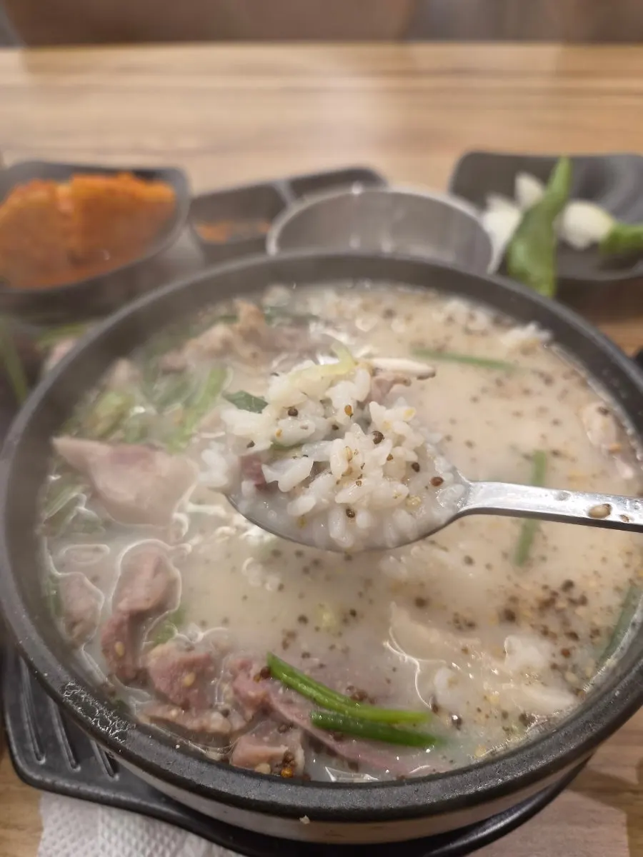 Gukbap with sesame and perilla seed powder added