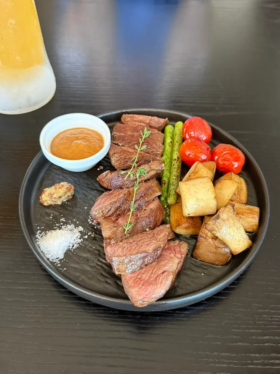 Sirloin flap steak platter served with grilled vegetables