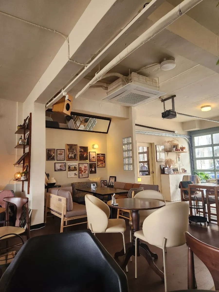 Dining hall at Nonchalant Lounge with spacious table arrangement