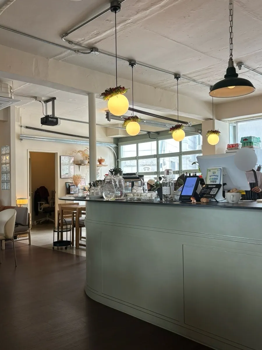 Seating at Nonchalant Lounge with wide table spacing