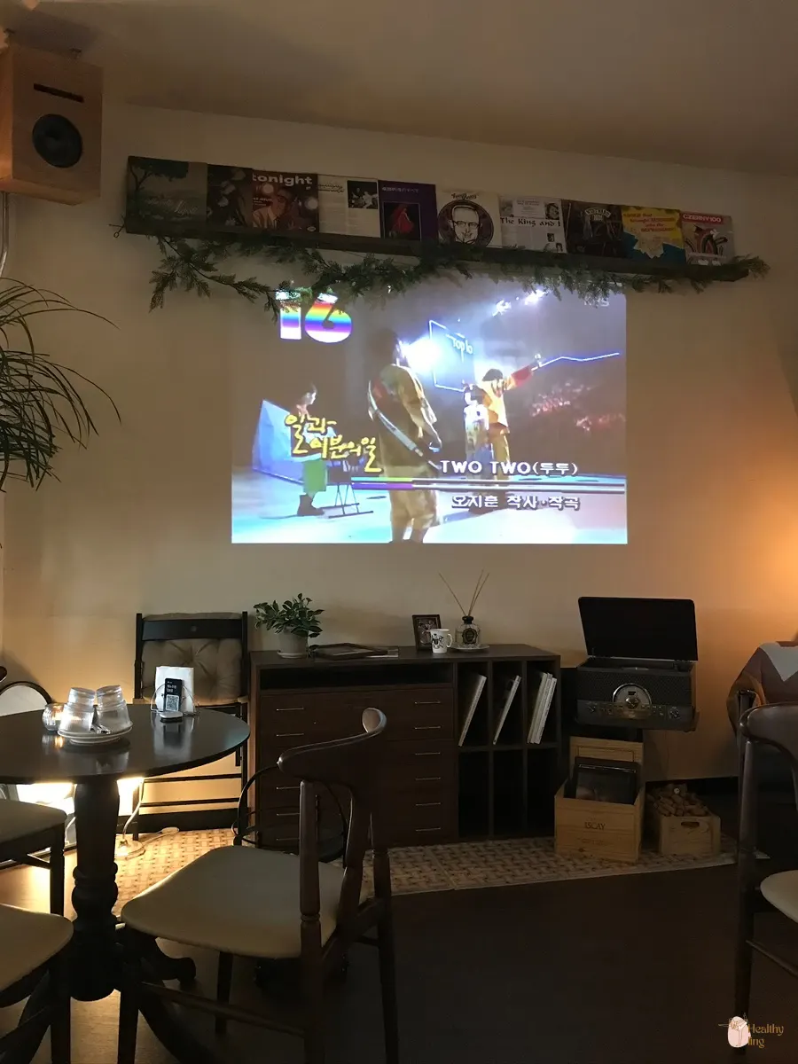 논샬랑라운지 생맥주와 말차라떼 음료