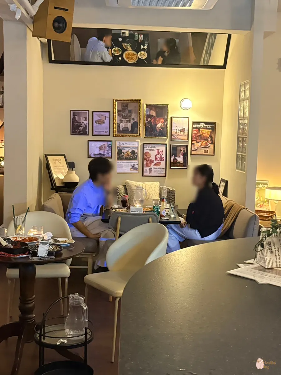 논샬랑라운지 소파 좌석 공간