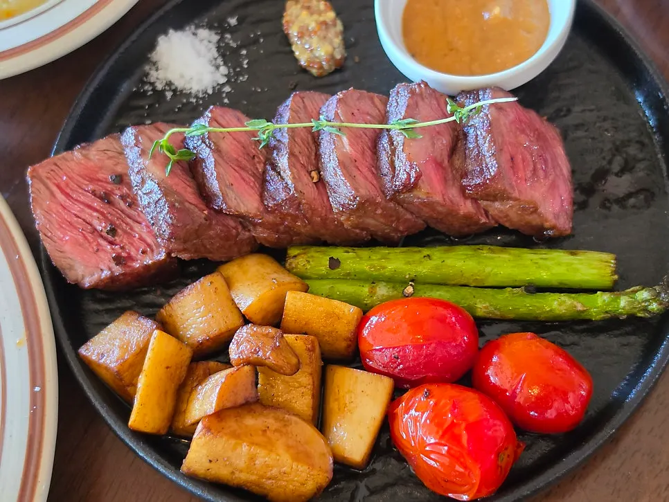 Short rib steak platter with grilled vegetables