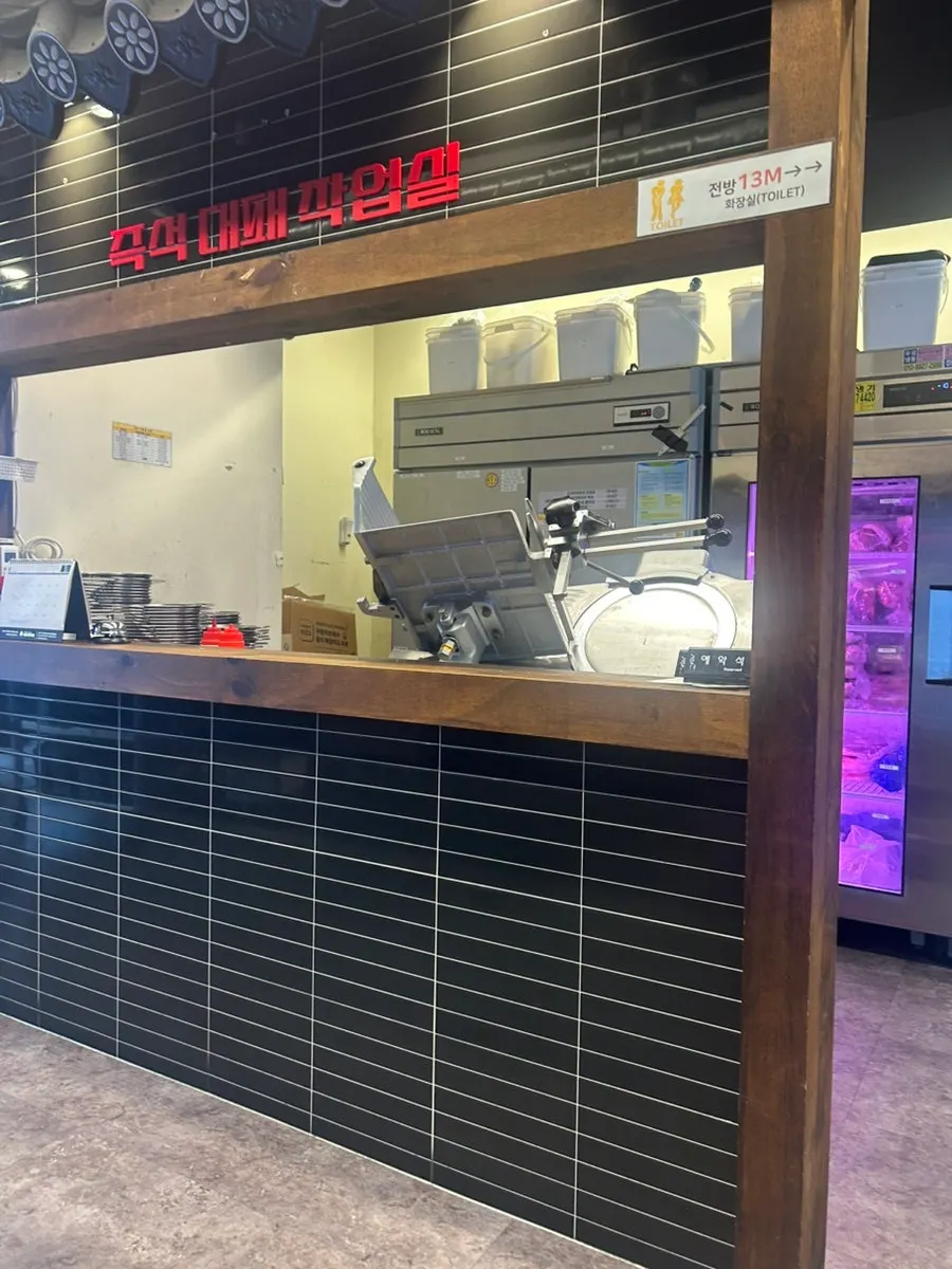 Pa-jeori dan lauk yang diambil dari bar layan diri