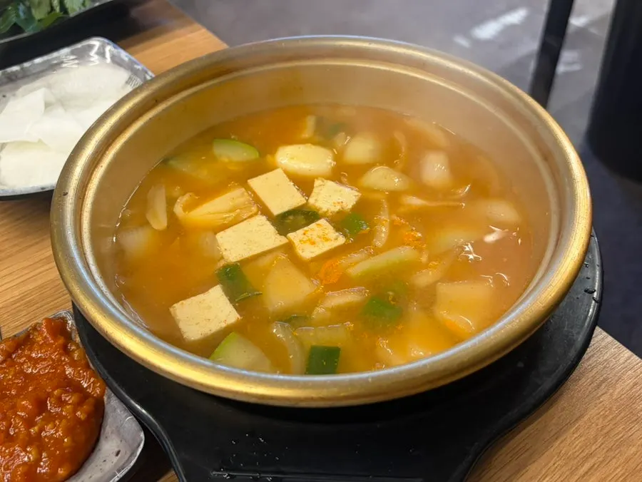 Table spread served alongside the thin-sliced pork belly