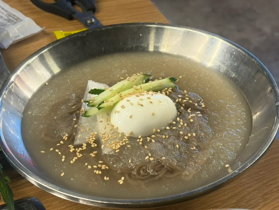Mul-naengmyeon eaten as the finishing dish