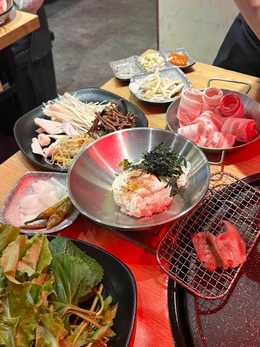 사이드메뉴가 적힌 메뉴 구성