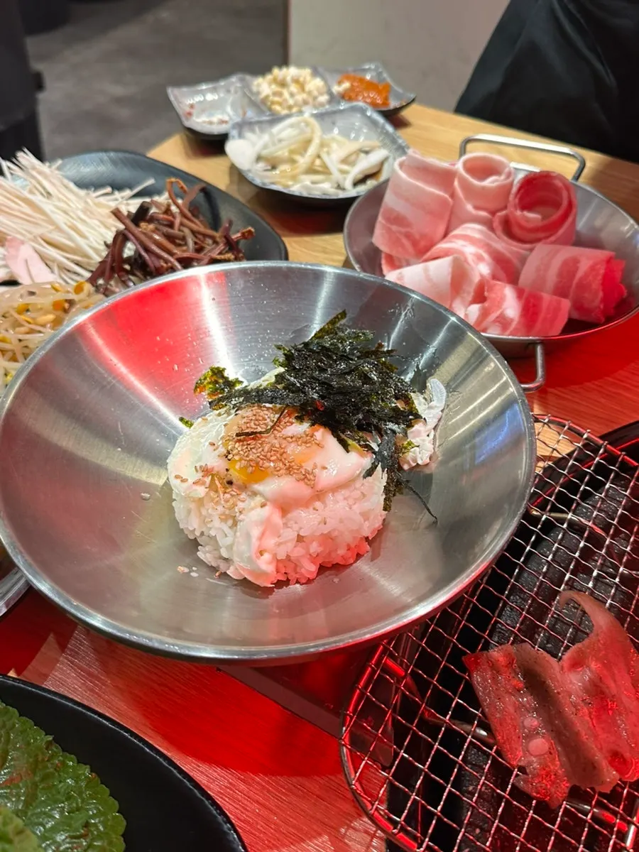 참기름 둘러 비벼 먹는 간장계란밥