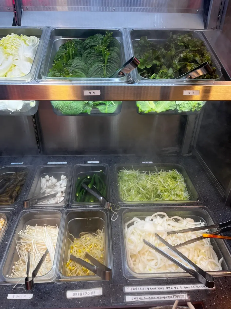 Wrap vegetables and side dishes at the self-serve bar