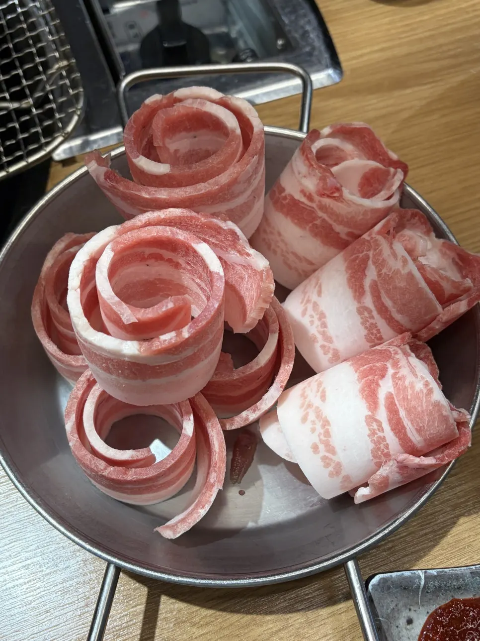 Menu board listing thin-sliced pork belly at ₩4,900