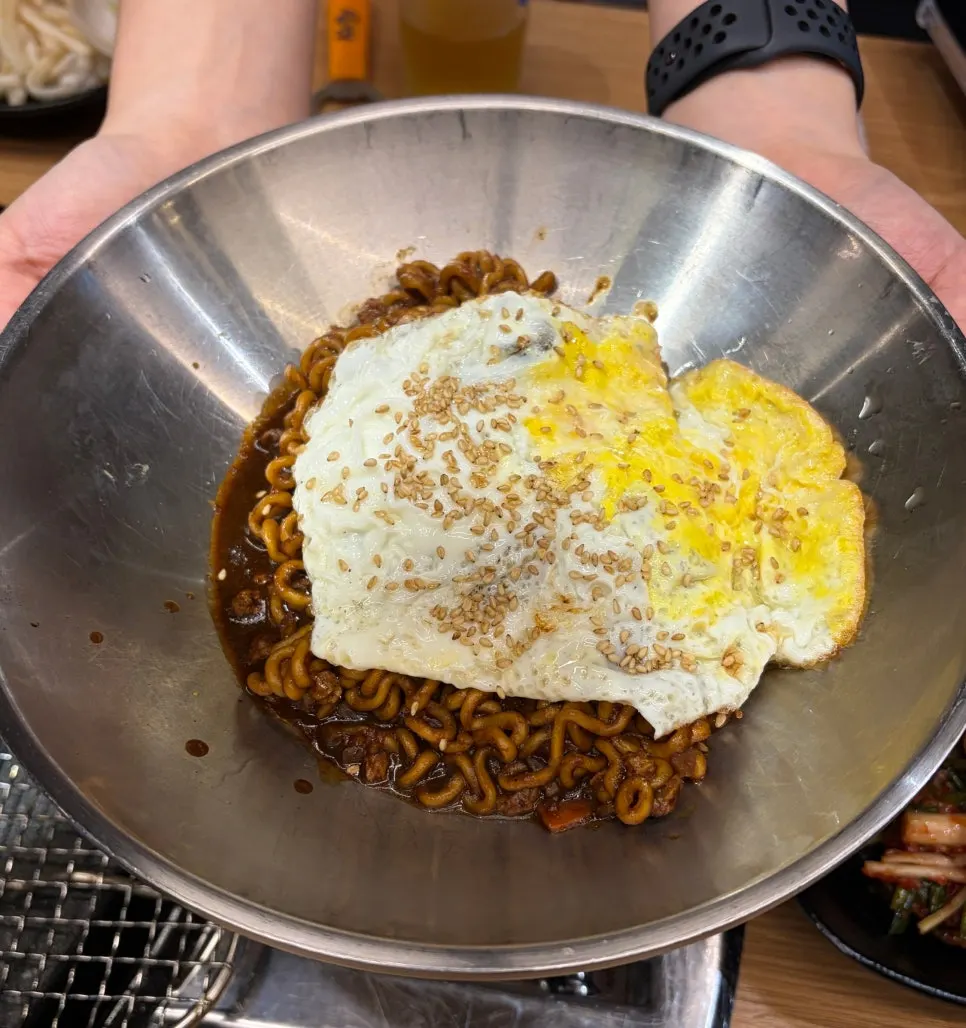 A bowl of spicy Sichuan jjashuleng