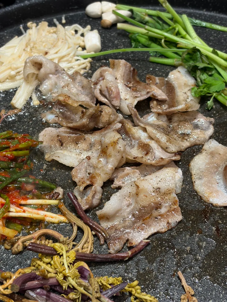 A wrap of pork belly and vegetables ready to eat