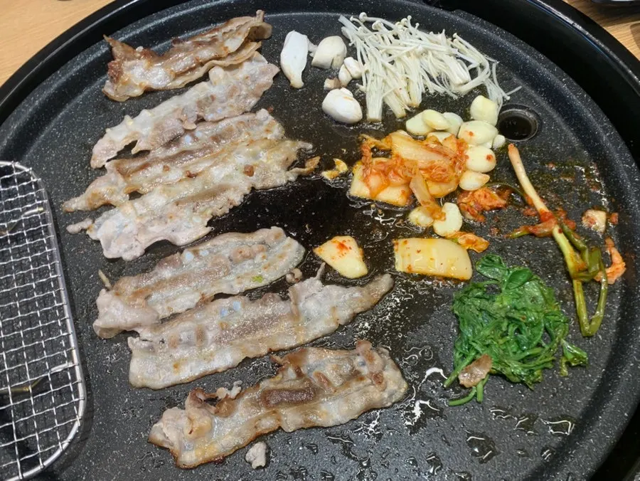 지글지글 익어가는 대패삼겹살