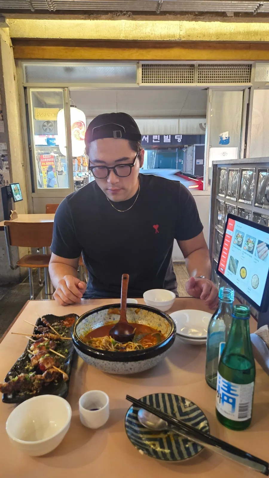 청자 잔에 담아 마신 술