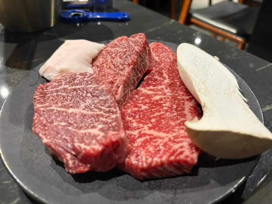 더바른정육식당 논현역점 가게 외관