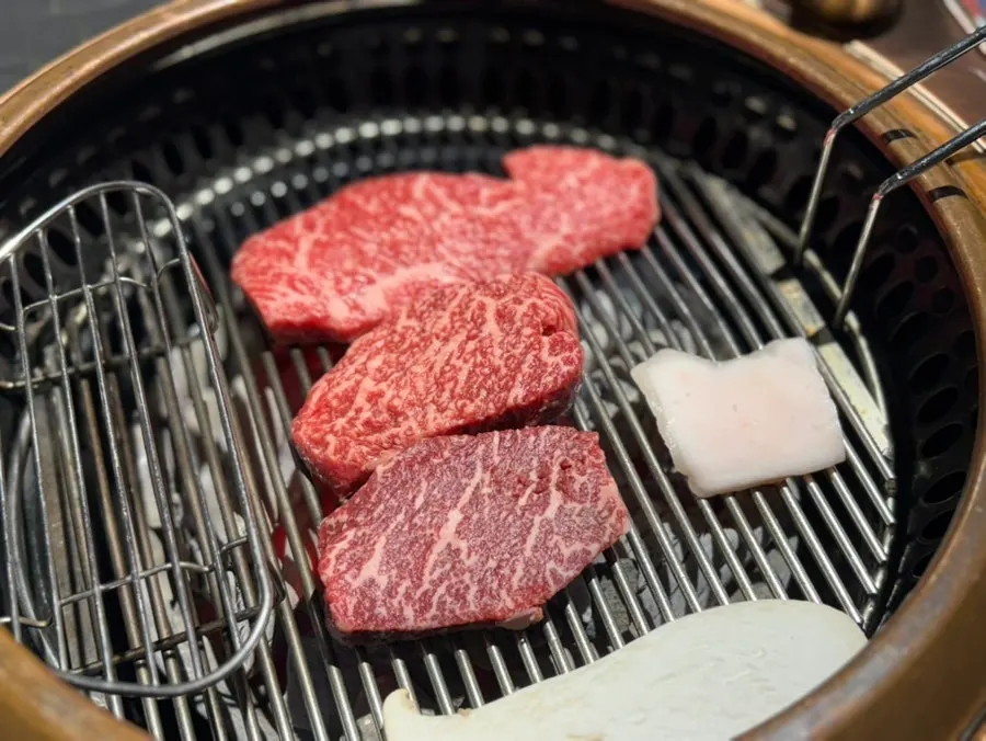 명이나물 백김치 샐러드 등 곁들임 반찬