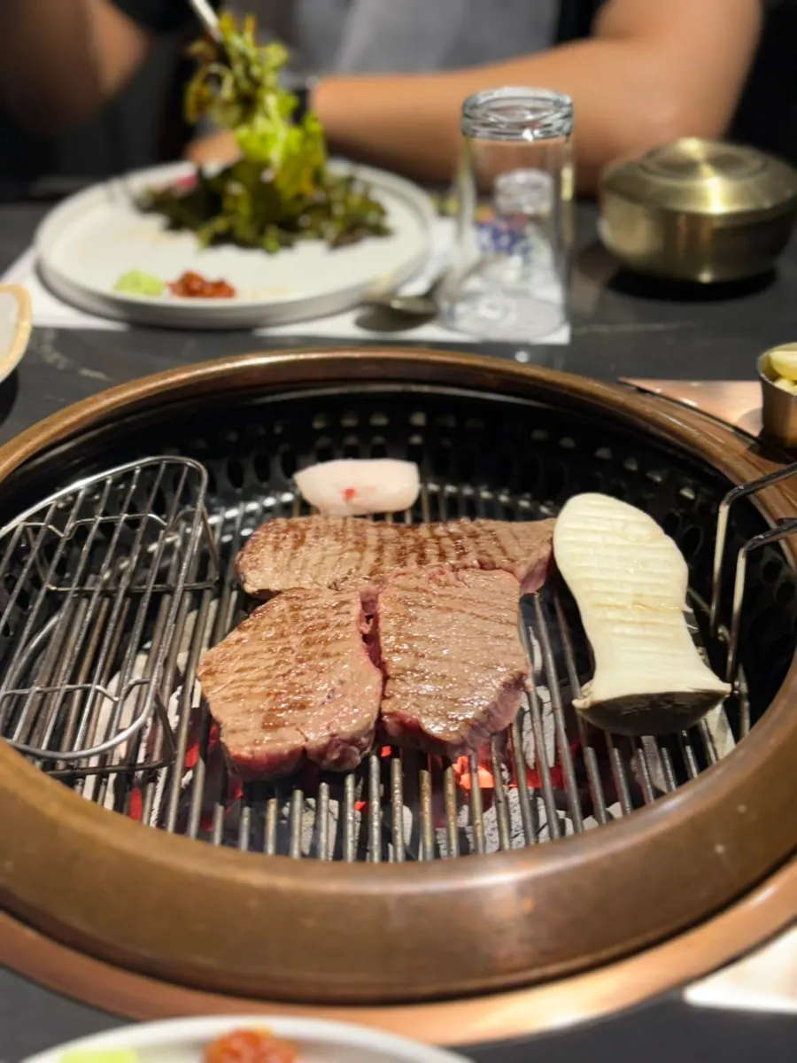 직원이 구워주는 투뿔 한우 등심